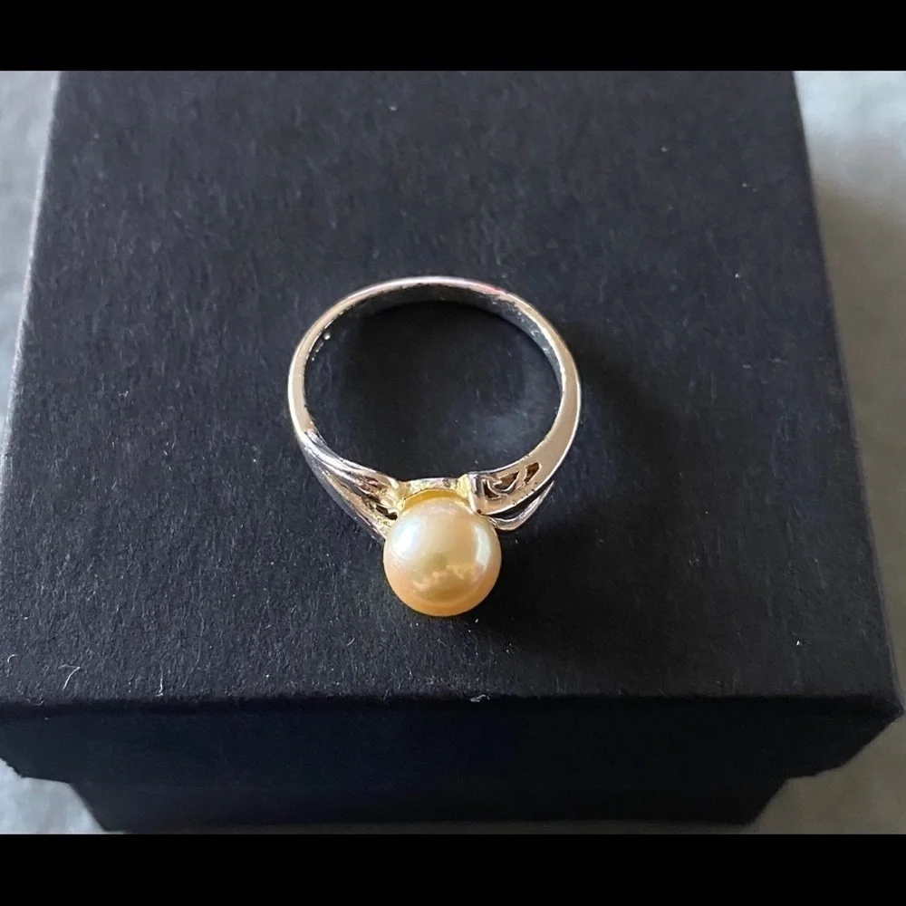 STERLING SILVER & PEARL RING-SIZE 6…